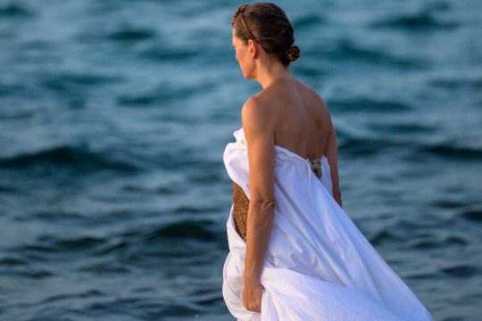 Περφόρμανς της Julia Krahn